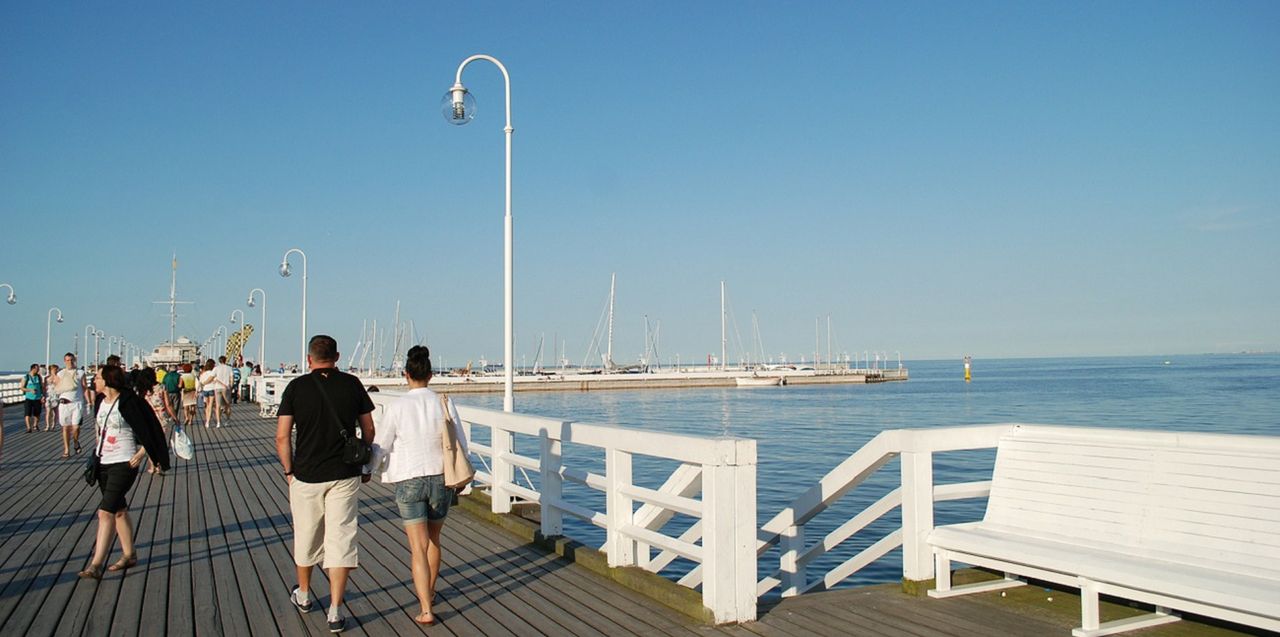 Aplikacje na wakacje. Skorzystaj z nich podcza urlopu