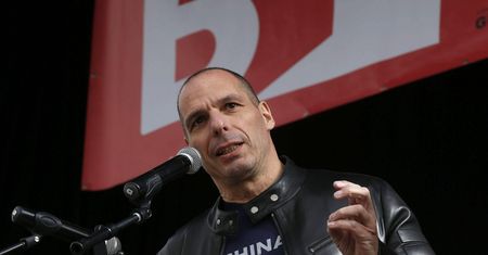 Kontrowersyjny były minister finansów Grecji doradza brytyjskiej Partii Pracy