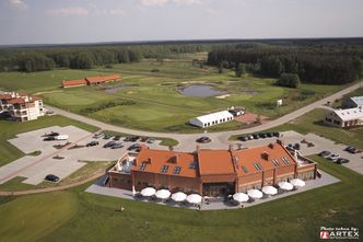 Apartamenty przy polu golfowym w Sobieniach Królewskich