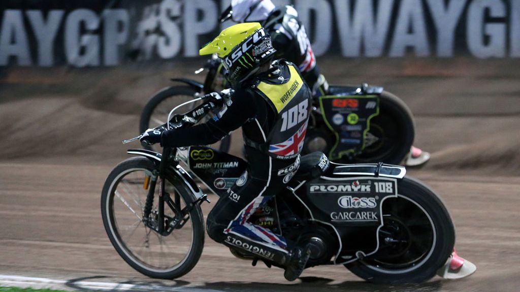 Tai Woffinden w kasku żółtym