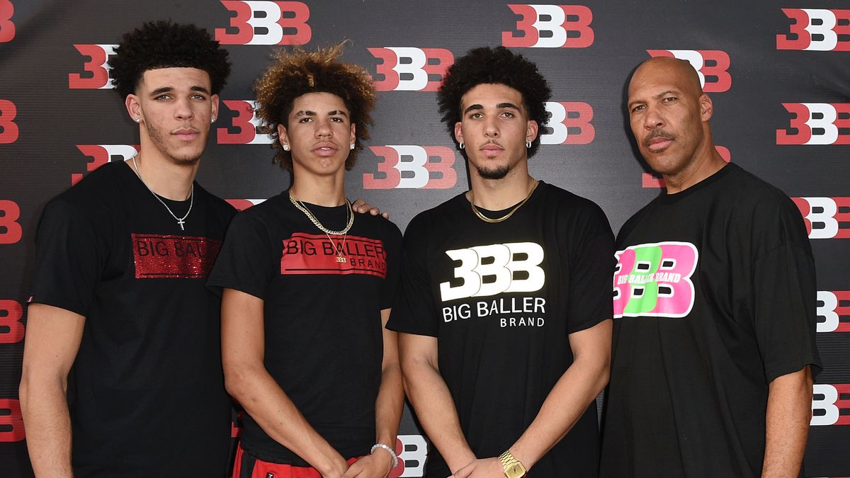 na zdjęciu: LaVar Ball i jego trzech synów