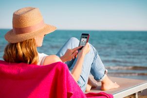 Upał osłabia baterię w telefonie? Tak ochronisz smartfon latem