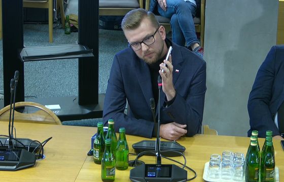 Władze TVP i Polskiego Radia maglowane w Sejmie. Reporter Republiki pytał o garnitury