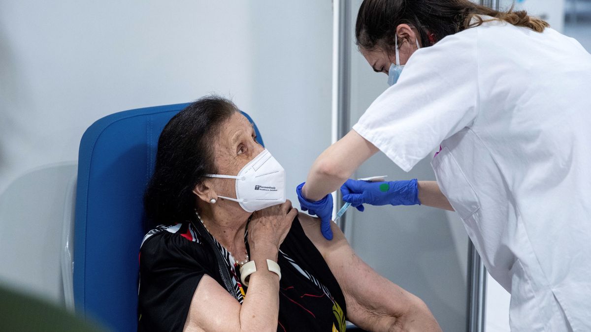 Szczepienia przeciw COVID-19