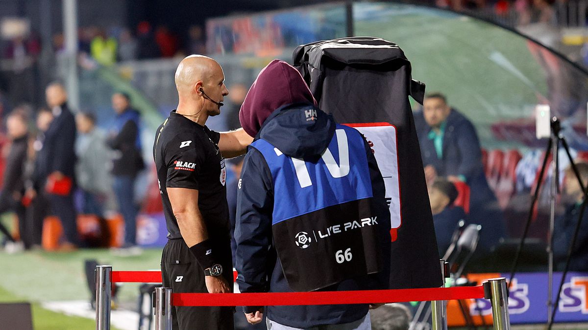 PAP / Waldemar Deska / Na zdjęciu: Szymon Marciniak