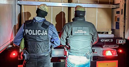 Ponad 15 ton tytoniu i 88 tys. papierosów. Gigantyczna akcja służb