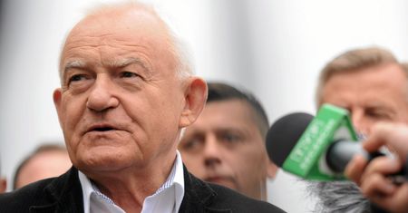Kryzys migracyjny. Miller mówi, co powinna zrobić Polska