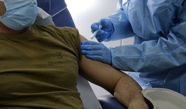 Szczepionka na COVID. Zmiana zasad ws. AstraZeneca. Profesor Joanna Zajkowska chwali decyzję