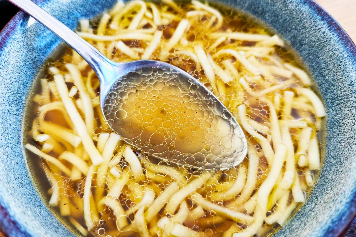 Tak gotuję rosół. Wychodzi klarowny jak woda w strumyku