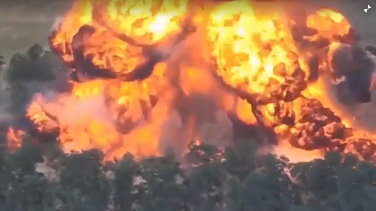 "Atomowy" 2S4 Tulipan w płomieniach. Eksplozja pod Ługańskiem