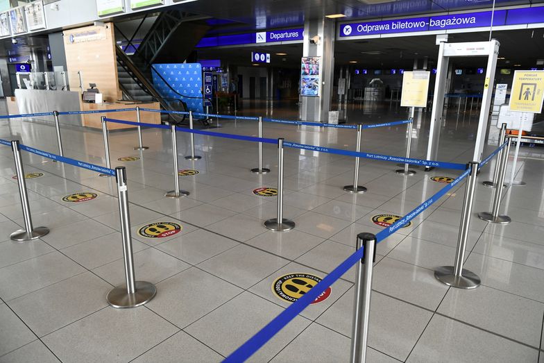 Lotniska już szykują się na powrót pasażerów, ale ci czekają na zwrot pieniędzy za niezrealizowane bilety. 