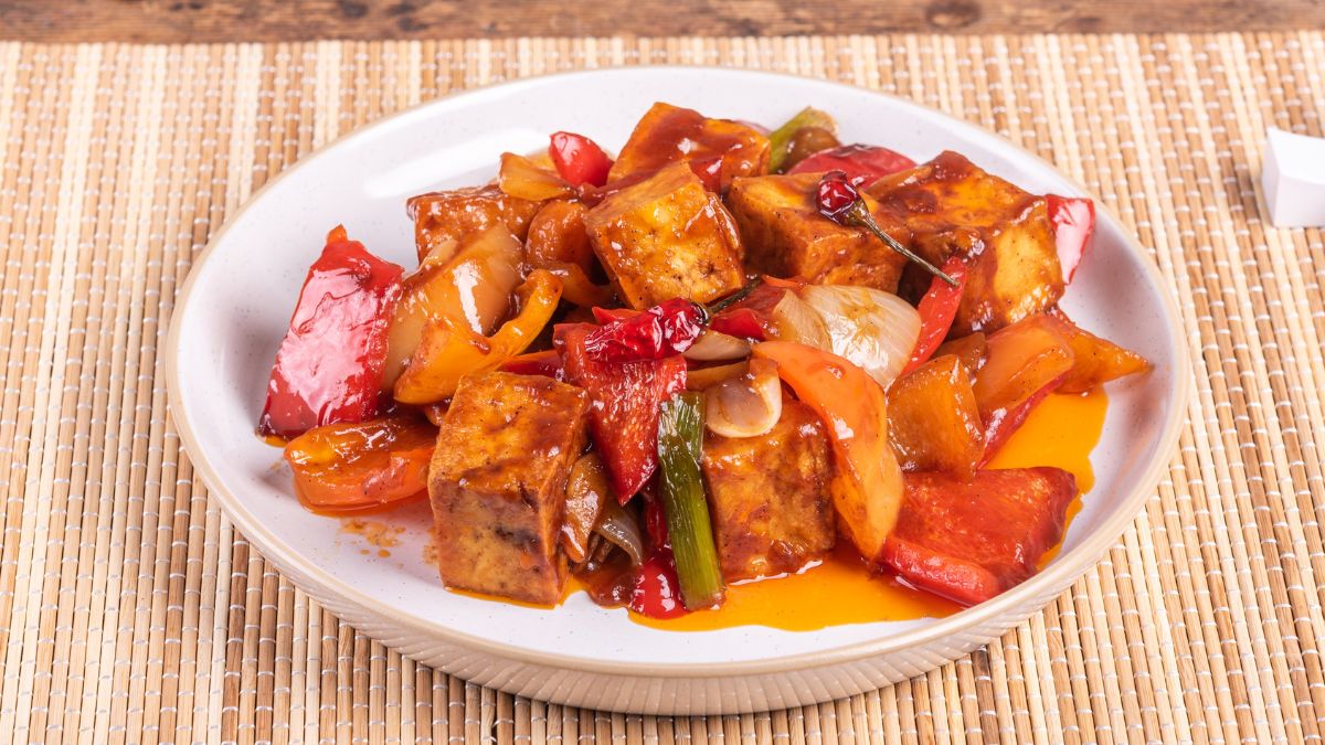 Tofu w słodko-pikantnym sosie.