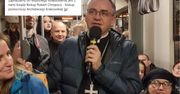 Pasażerom kolędę zaśpiewał biskup. Po fali oburzenia post usunięto