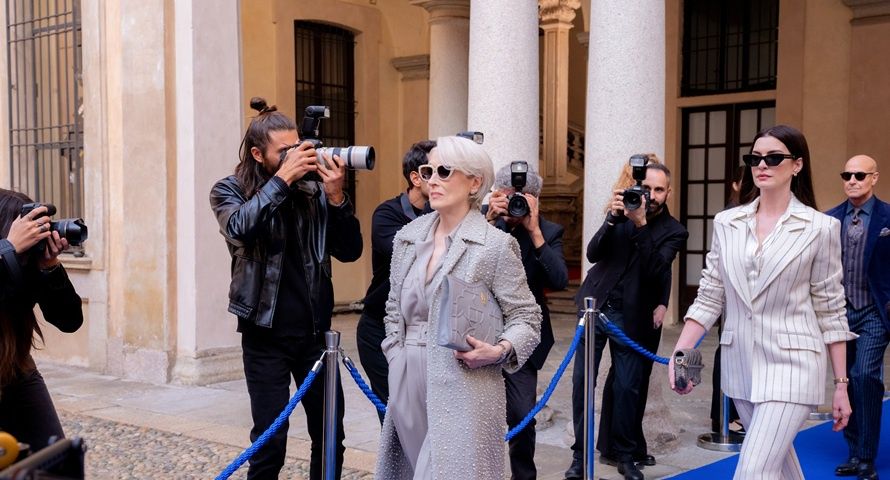 "Diabeł ubiera się u Prady 2" to nie tylko film o modzie. Tak pokazano tam rynek mediów