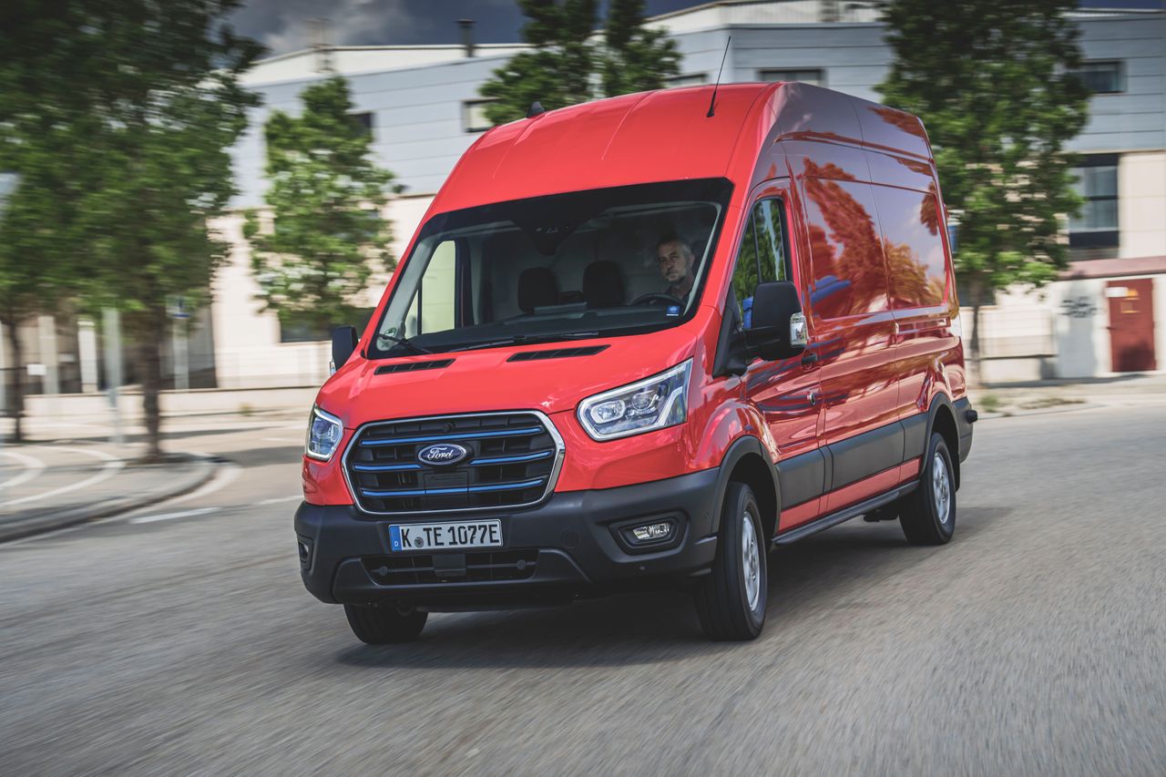 Elektryczny Ford Transit nie różni się znacząco od spalinowej wersji