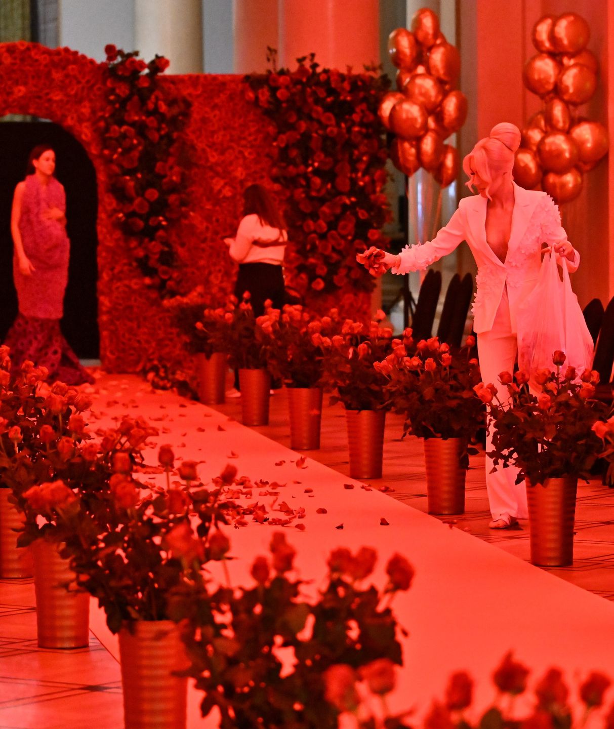 Caroline Derpienski na pokazie własnej kolekcji ubrań