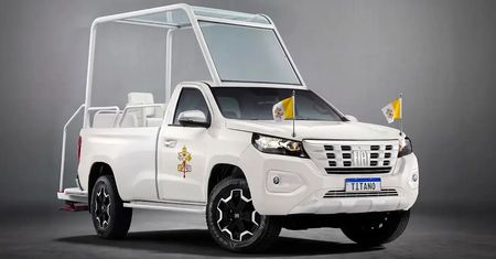 Papież ma nowe auto. Takiego Fiata nie da się kupić