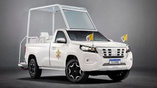 Fiat Titano jako papamobile dla Leona XIV. Nietypowa wersja pick-upa