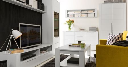 Nowoczesny salon cały w bieli