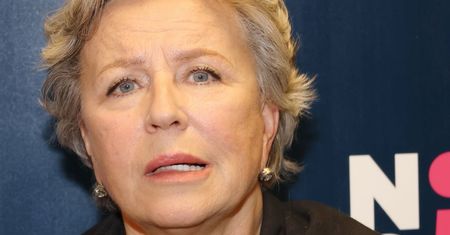 Krystyna Janda spaceruje z laską. Bez sentymentów mówi o swoim stanie zdrowia
