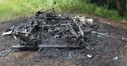 Policjanci weszli do płonącej przyczepy