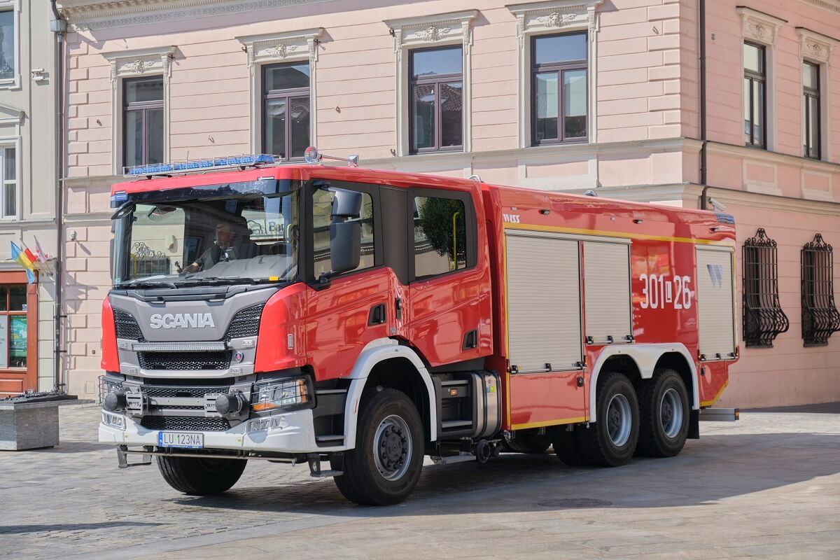 Strażacy przed Urzędem Miasta Lublin — alarm bombowy
