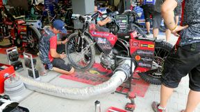 Żużel. Nowinka techniczna pomaga Kacprowi Worynie. Stoi za nią 51-letni rybniczanin