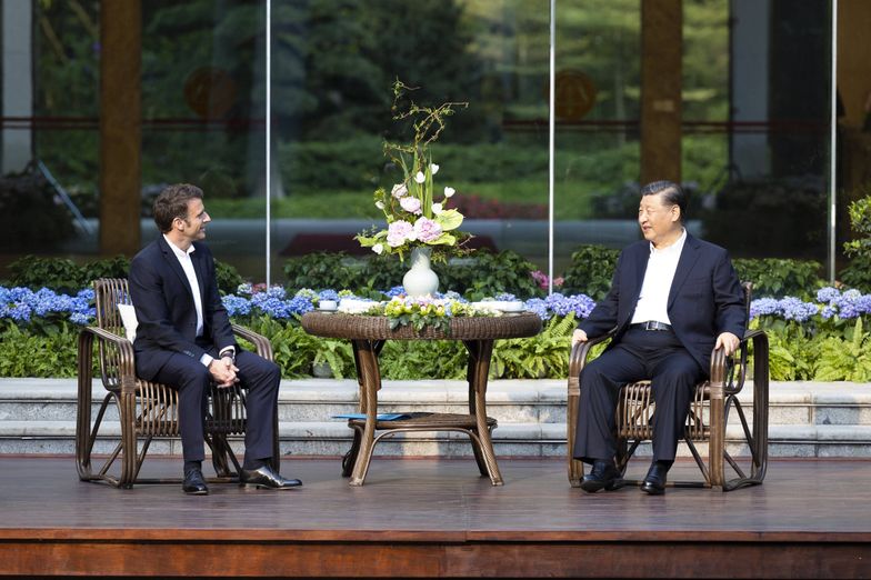 Prezydent Francji z wizytą w Chinach. "Europa musi się uniezależnić od USA"