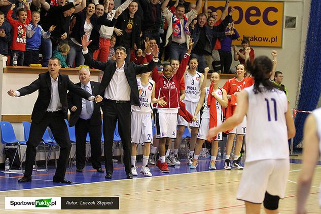 Takie obrazki z pewnością chcieliby oglądać krakowscy kibice po końcowej syrenie