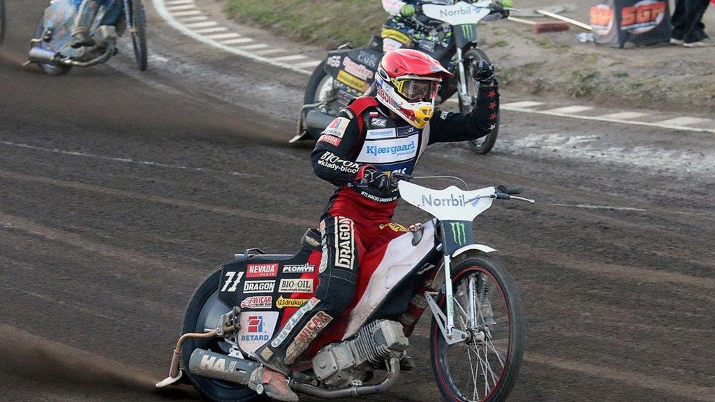 WP SportoweFakty / Jarosław Pabijan / Na zdjęciu: Maciej Janowski triumfujący w GP Szwecji w 2018 roku