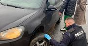Śnieżkowice: Policjanci pomogli z poluzowanym kołem w samochodzie