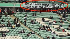 Kibice Legii Warszawa wywiesili skandaliczny transparent. "Śmierdzi i bieda"