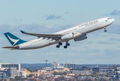 Incydent w samolocie do Hongkongu. Pasażer próbował otworzyć drzwi