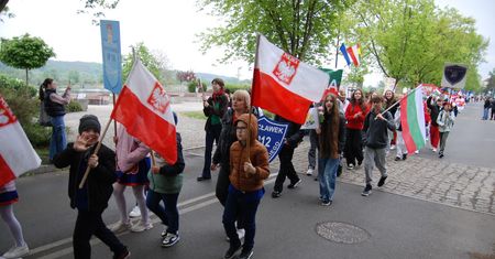 Barwnie, głośno i europejsko. Parada Schumana przeszła przez Włocławek