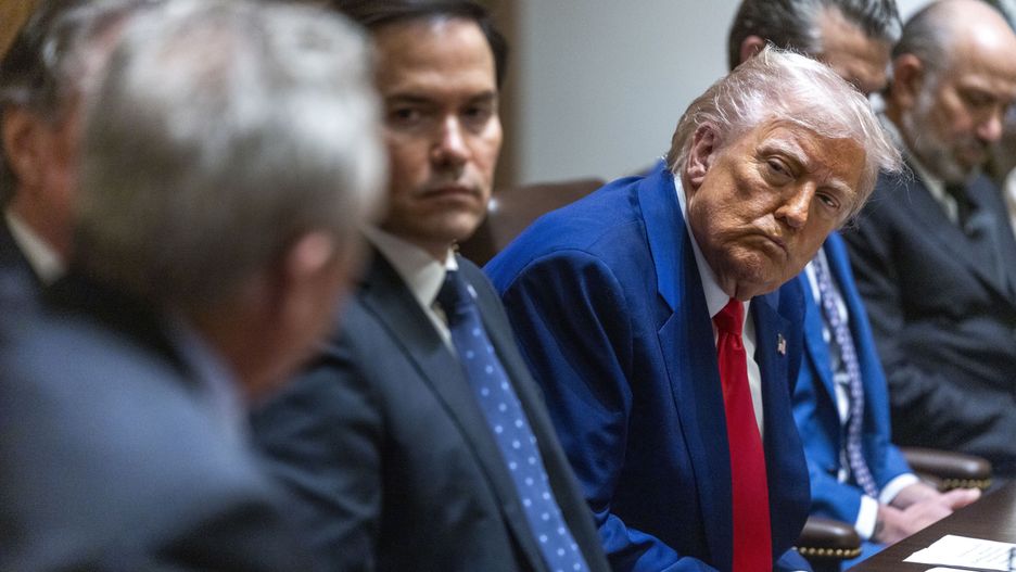 US President Donald J. Trump hosts a cabinet meeting
epa12023486 US President Donald J. Trump (C) listens to remarks during a Cabinet meeting in the Cabinet Room of the White House in Washington, DC, USA, 10 April 2025.  EPA/SHAWN THEW / POOL 
Dostawca: PAP/EPA.
SHAWN THEW / POOL
government, flag, politics
