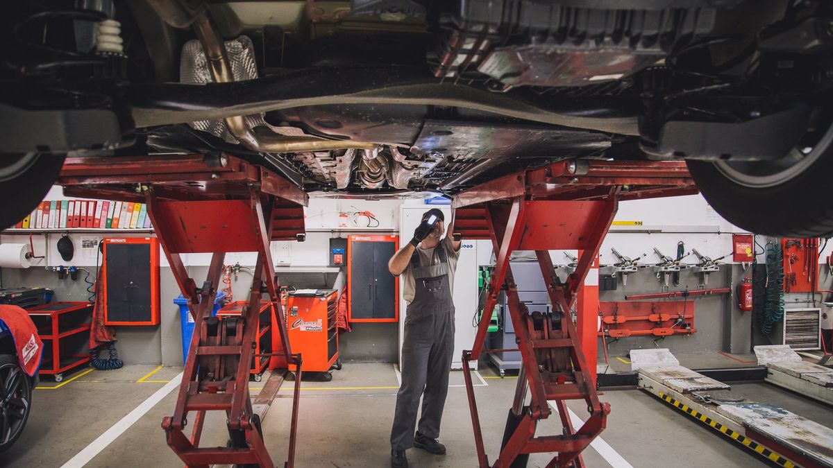 Mechaników jest coraz mniej, a młodzi nie są przygotowani do zawodu