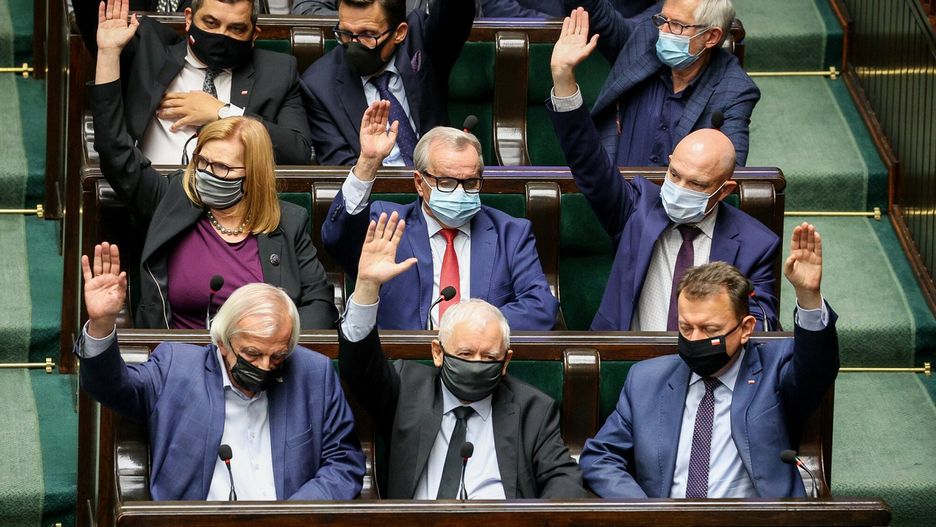 Zjednoczona Prawica traci, zyskuje KO. Nowy sondaż