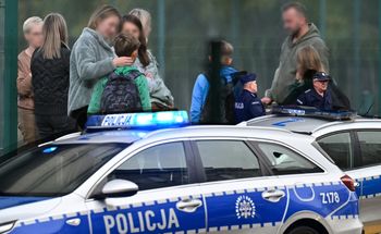 Patrole policji wracają do szkół. "Będą kontrolować plecaki"