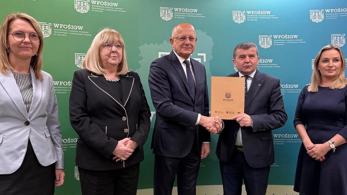Zdjęcie z podpisania umów w WFOŚiGW w Lublinie