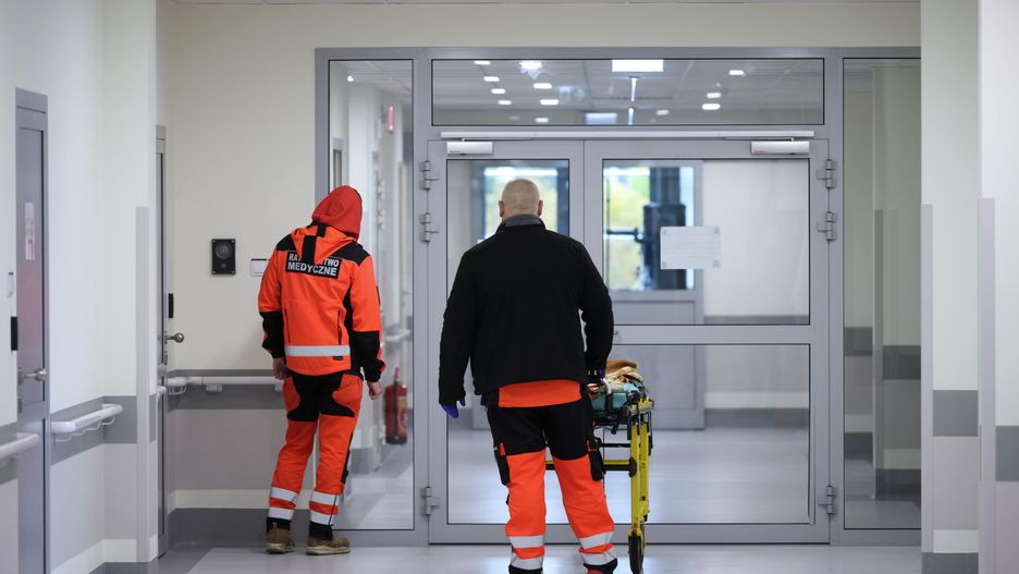 Ratownicy medyczni
Warszawa, 03.10.2022. Korytarz Szpitala Południowego w Warszawie