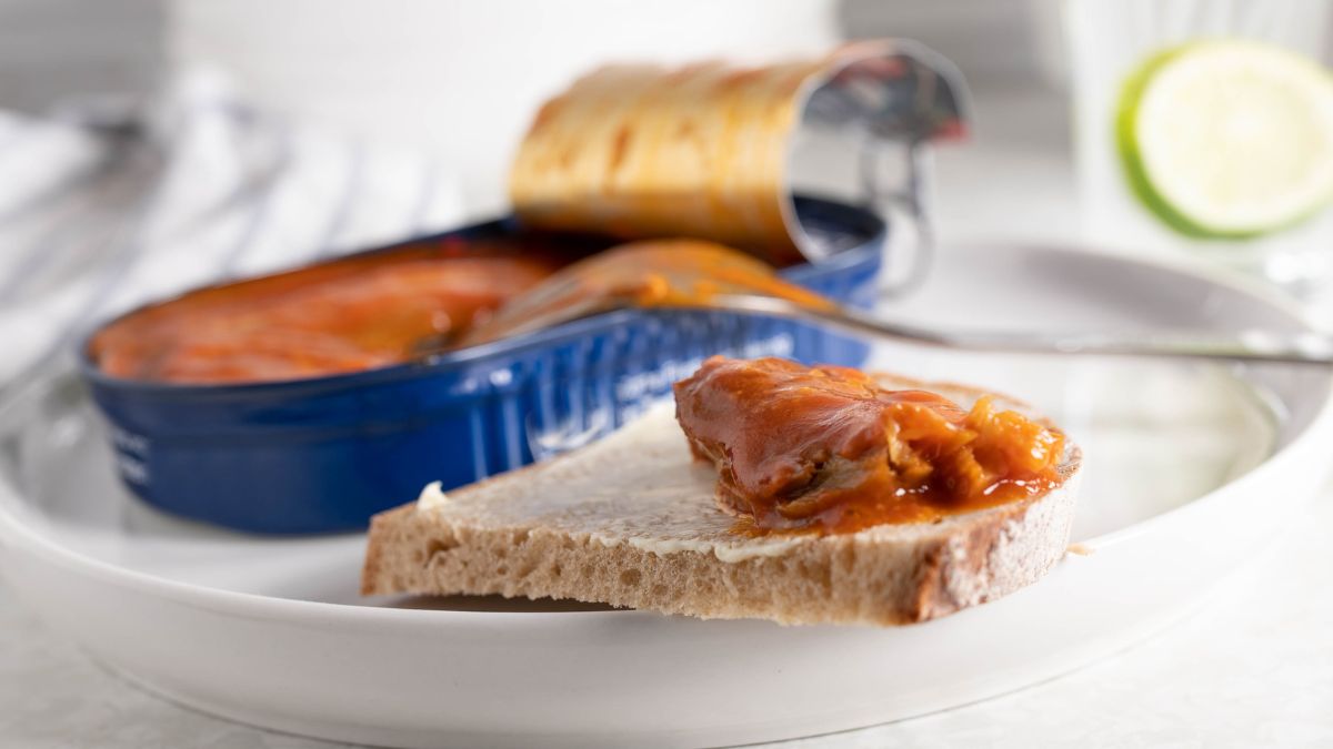 Ryba w puszce jest od razu gotowa na kanapkę. Czy jest zdrowa?