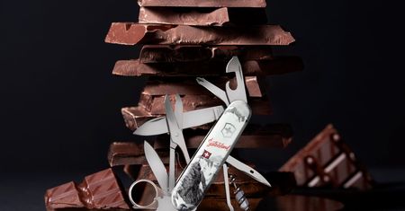 Victorinox Explorer Swiss Spirit. Szwajcarski scyzoryk ma nawet lupę i stalową szpilkę