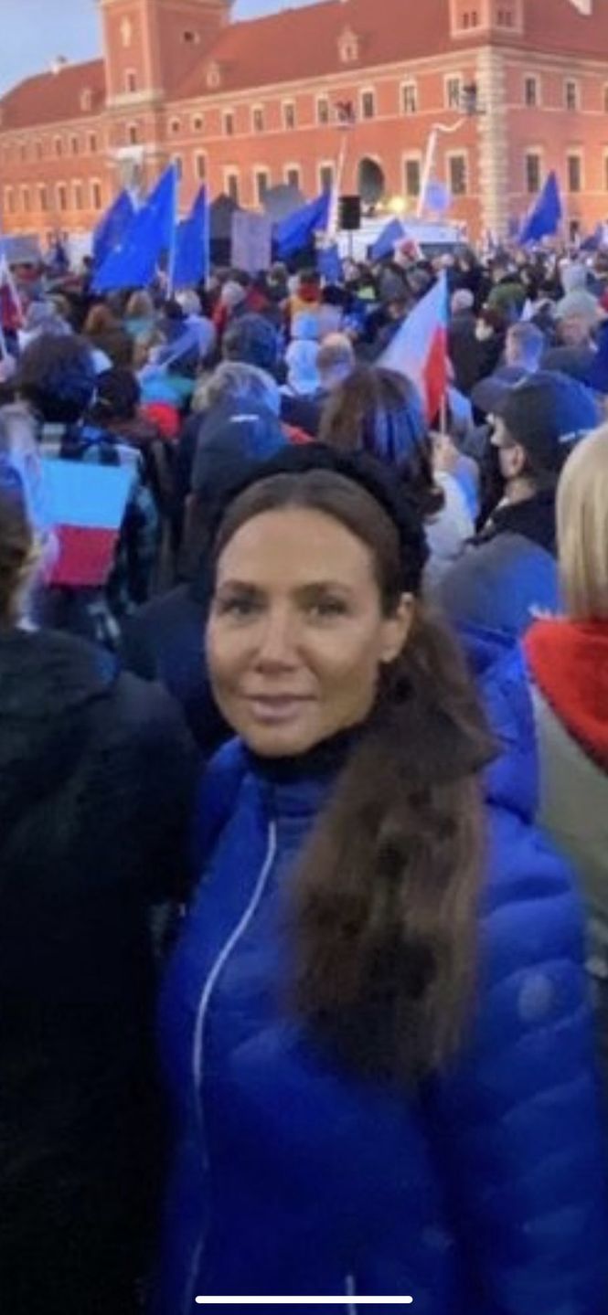 Kinga Rusin PROTESTUJE w Warszawie