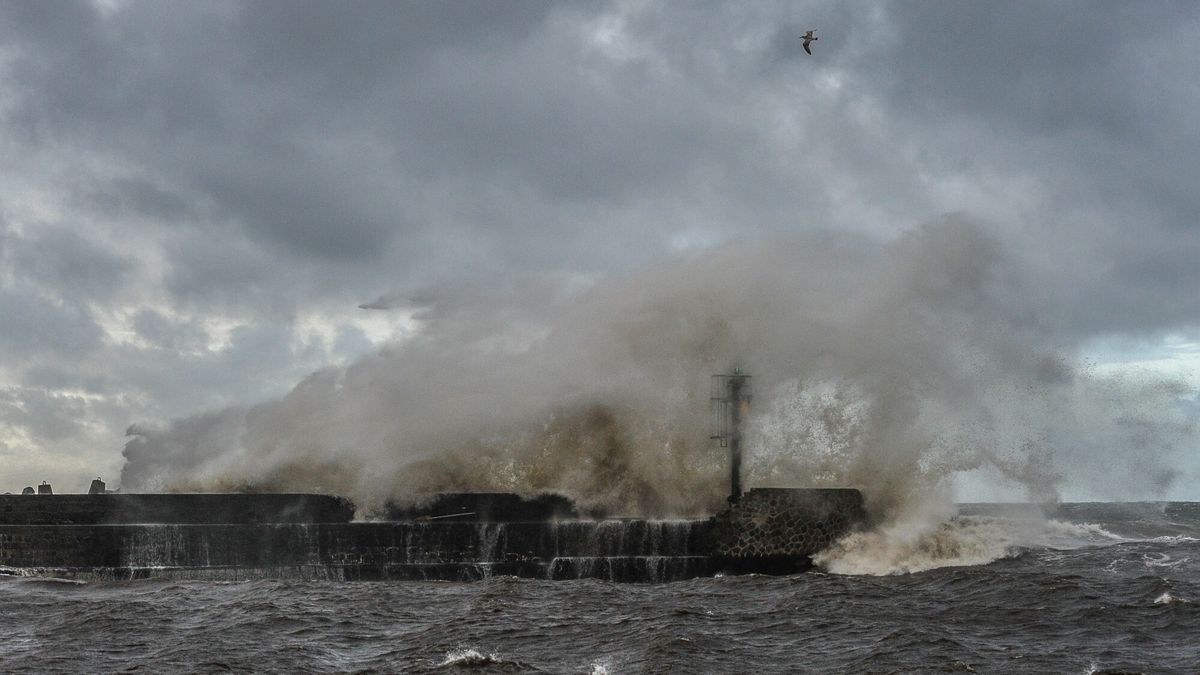 Pierwszy jesienny sztorm. Nad Atlantykiem formuje się monstrum
