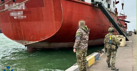 Statek floty cieni zatrzymany. Woził zboże z okupowanego przez Rosję Krymu