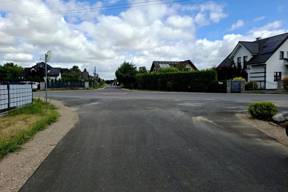 Kilometry nowych dróg w gminie Obrowo.