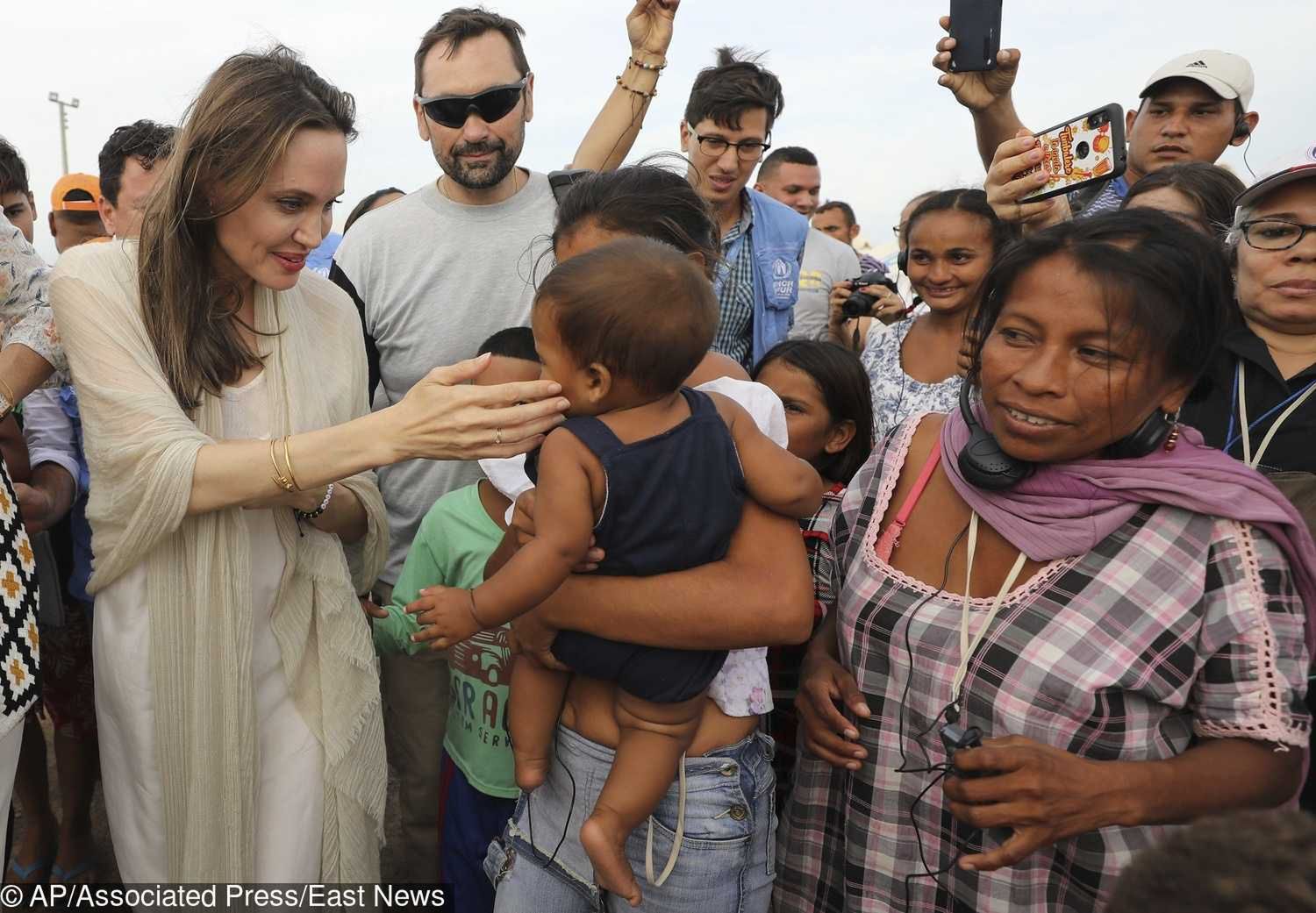 Angelina Jolie podczas spotkania z uchodźcami