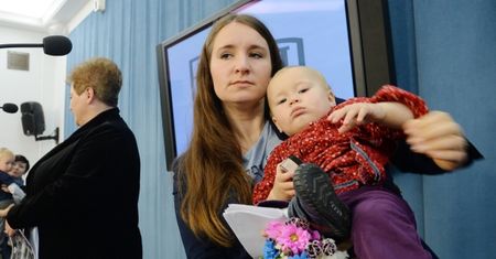 "OKO.press" krytykuje "Wiadomości": "Fundacja Elbanowskich dostała 2,3 miliona złotych!"
