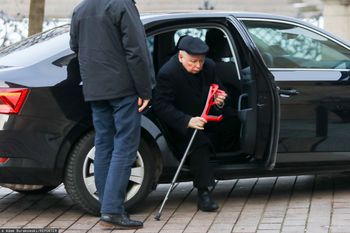 Policja przy posesji Kaczyńskiego. Minister tłumaczy sytuację