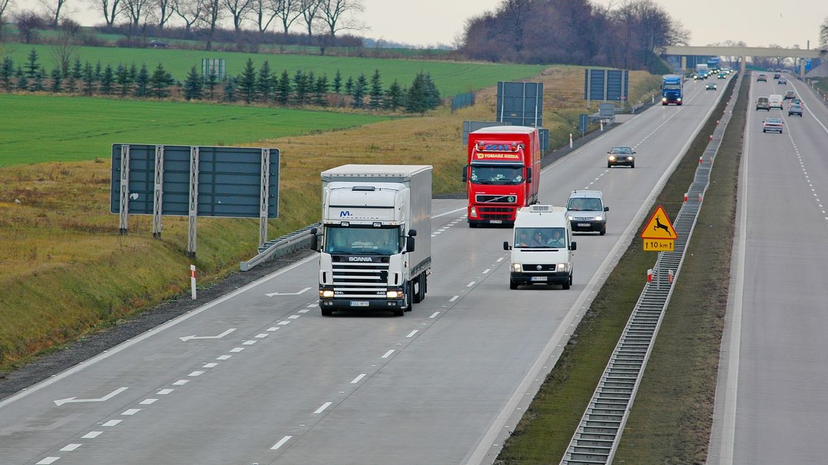 Kierowcy znajdą pracę w Kiecach przede wszystkim w firmach zajmujących się przewozem towarów i osób